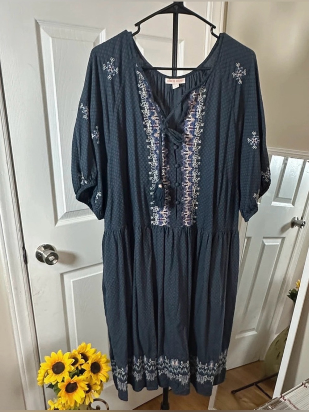 Retired Knox Rose Embroidered dress Size 2XL